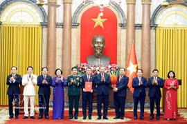 越共中央总书记、国家主席苏林公布政府成员任命决定 