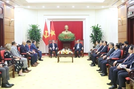 苏林总书记会见墨菲石油公司领导