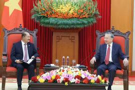 苏林总书记会见老挝人民革命党代表团