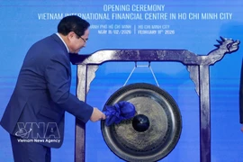 政府总理范明政出席胡志明市越南国际金融中心揭牌仪式