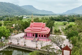 安江省独特的粉色寺庙：杭贡寺