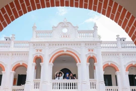 老街旅游实现突破，彰显支柱产业地位
