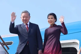苏林总书记抵达巴库 开始对阿塞拜疆进行国事访问