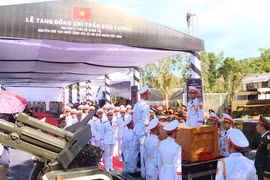原越南国家主席陈德良安葬仪式在其家乡广义省举行