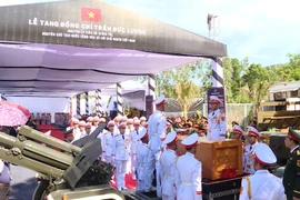 原越南国家主席陈德良安葬仪式在其家乡广义省举行