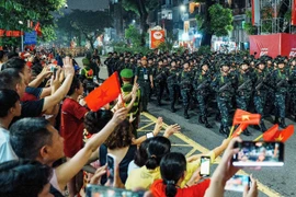 在人民怀抱中行进：A80国家级阅兵预演暖心上演