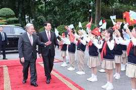 国家主席梁强迎接联合国秘书长访越并出席《河内公约》开放签署仪式