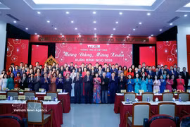 越共中央总书记苏林走访越南通讯社并致以新春祝福