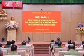将学习、贯彻落实胡志明主席思想与人民公安队伍建设紧密结合