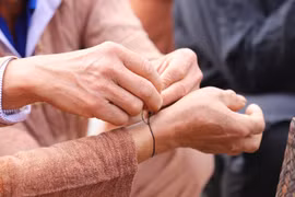 乂安省：揭秘越南俄都族的绑线仪式与命名礼俗