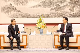 越共中央内政部长黎明智访问中国重庆市
