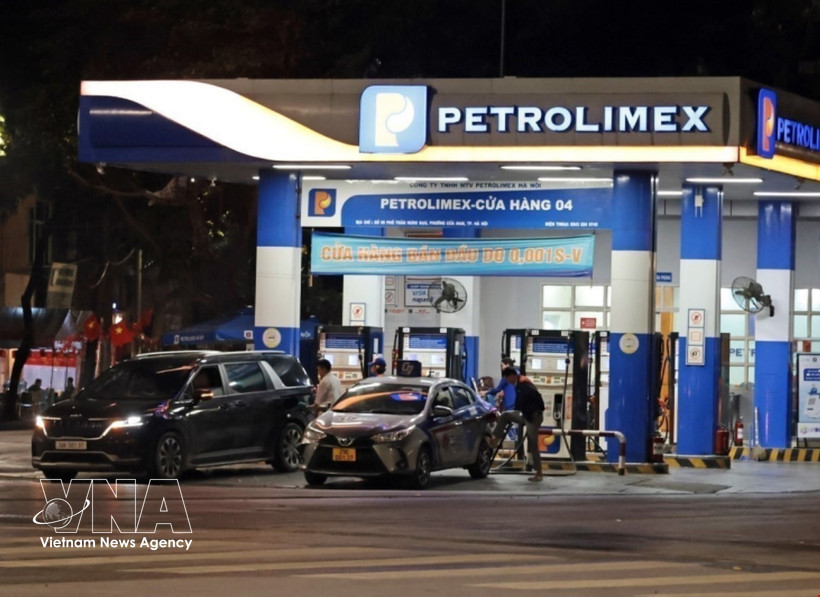 越南工贸部与财政部联合发布决定，调整各类成品油价格。图自越通社