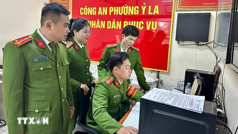 乡级公安能受理和办理最多35项行政手续。图自越通社