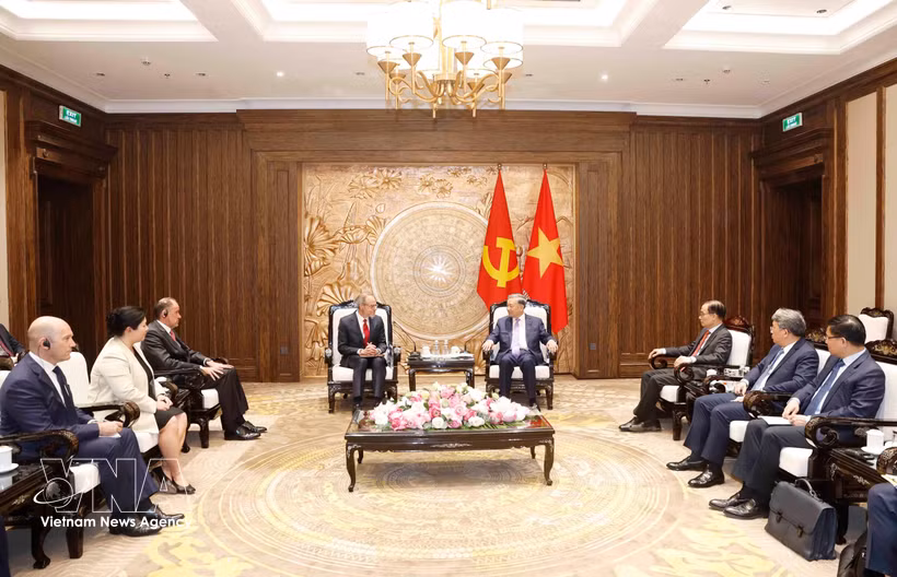 越共中央总书记、国家主席苏林会见亚马逊首席全球事务与法务官戴维-扎波尔斯基。图自越通社