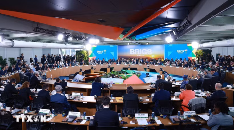 越南政府总理范明政出席2025年金砖国家领导人大范围会议。图自越通社