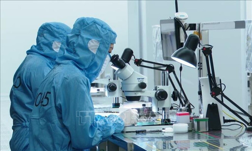 位于安平工业园区的越南舜宇光学技术有限公司（Sunny Opotech Vietnam Co., Ltd.）正在进行摄像头生产。图自越通社