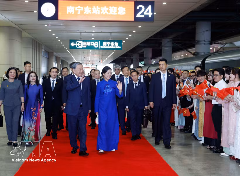 越共中央总书记总书记、国家主席苏林欢送仪式在南宁东站举行。图自越通社