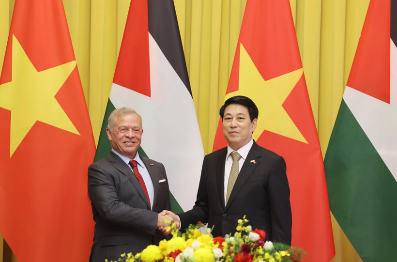 越南国家主席梁强与约旦国王阿卜杜拉二世举行会谈。图自越通社