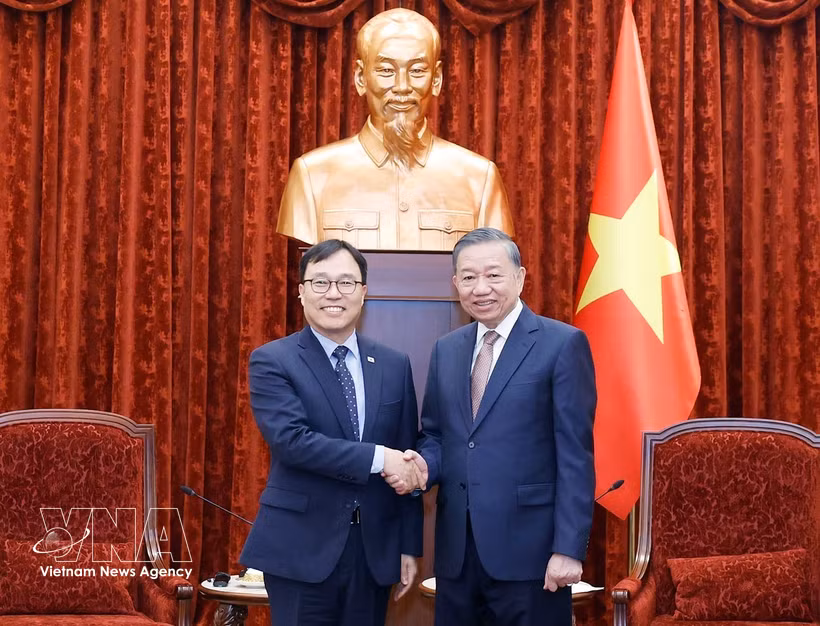 越共中央总书记、国家主席苏林会见韩国驻越大使崔泳杉。图自越通社