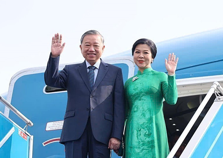 越共中央总书记苏林和夫人启程对大韩民国进行国事访问。图自越通社