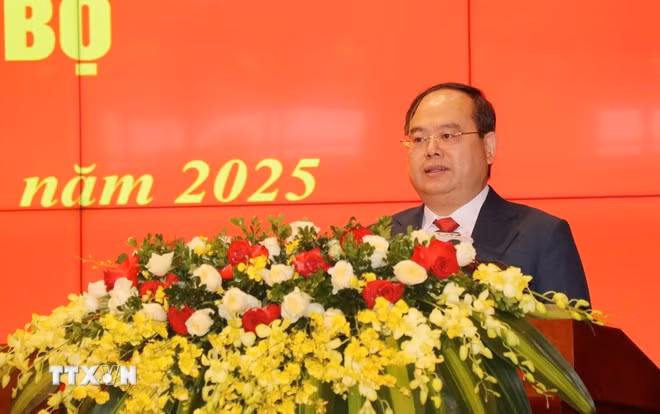 广宁省委书记、国会代表团团长、广宁省代表团团长管明强。图自越通社