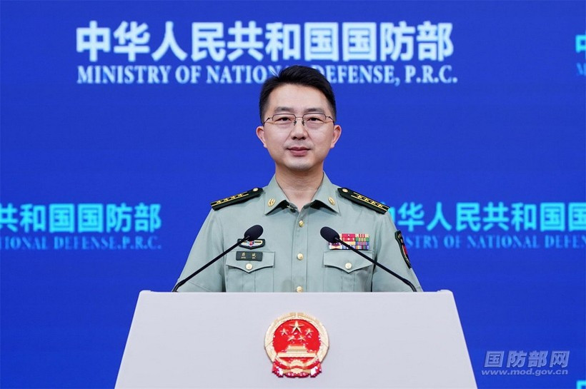 中国国防部新闻局副局长、国防部新闻发言人蒋斌大校。图自CMG