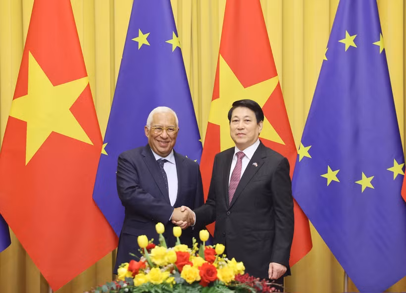 越南国家主席梁强与欧洲理事会主席安东尼奥·科斯塔。图自越通社