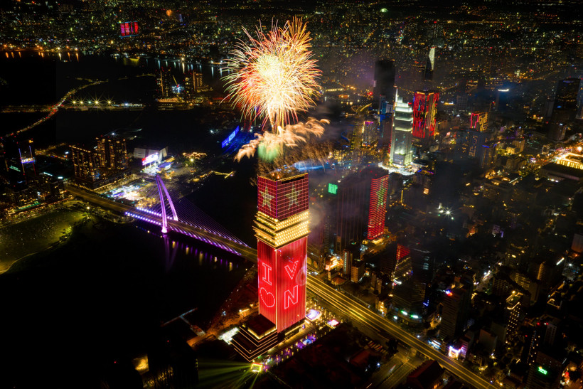 西贡玛丽娜国际金融中心——胡志明市新地标的璀璨之光。图自越捷航空公司