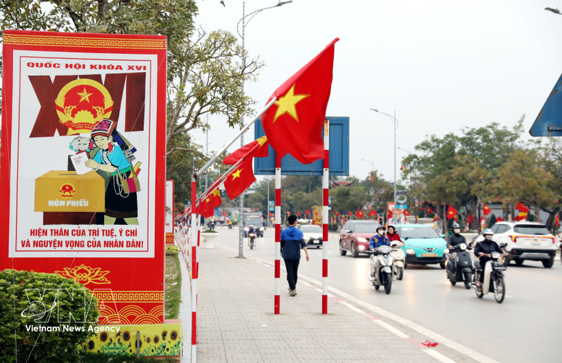 全国各地张灯结彩，喜迎国会和人民议会换届选举日的到来。图自越通社