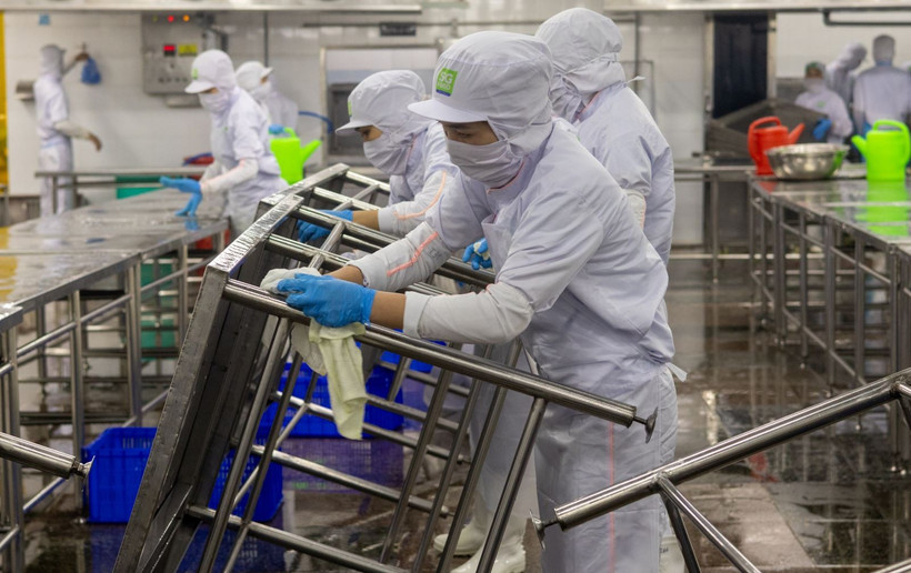 某一厂房的工人过年后重返工作岗位。图自越通社