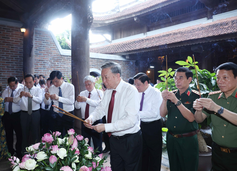 胡志明主席诞辰135周年：越共中央总书记苏林在乂安省敬香缅怀胡志明主席