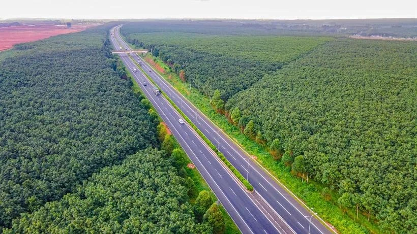 胡志明市—隆城—油椰高速公路上的车辆通行情况。（图自Vietnam+）