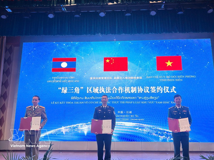 越中老三国代表签署绿三角区域执法合作机制协议。图自越通社