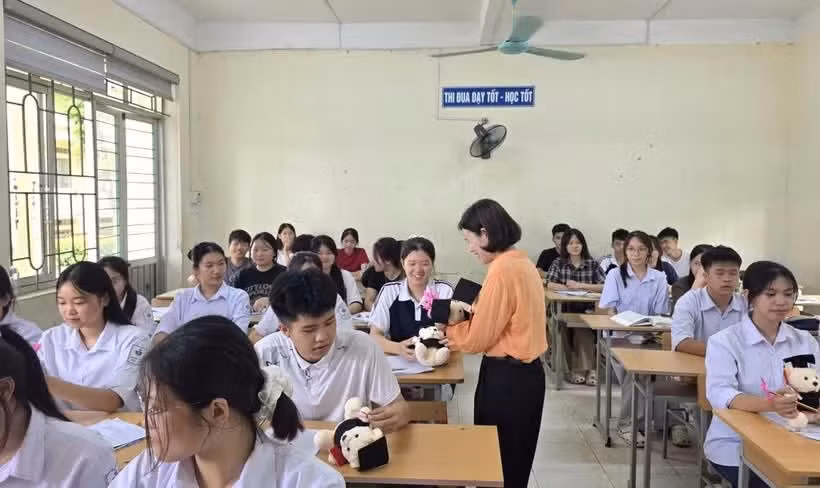 加大对偏远地区及少数民族地区考生的支持力度。图自越通社