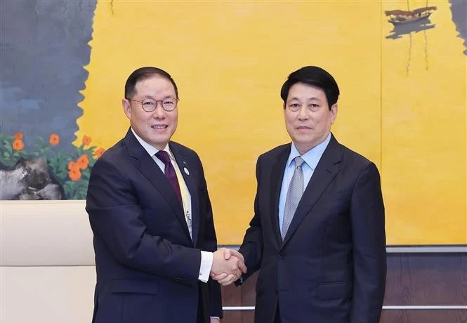 越南国家主席梁强会见ABAC 2025主席、韩国晓星集团副董事长赵贤相。图自越通社