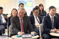 越南政府常务副总理阮和平在旧金山市出席越美金融与技术座谈会。图自越通社