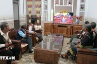 广义省人民观看大会开幕式。图自越通社