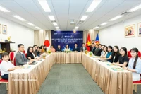 2005年9月举行的全球越南语与越南文化教学网络成立仪式。图自越通社