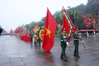 2025年雄王祭祖日活动上香仪式。图自越通社