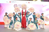 活动上的文艺节目。图自越通社