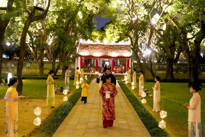 文庙—国子监文化与科学活动中心推出的夜间旅游线路“越南音色”。图自hanoimoi.vn