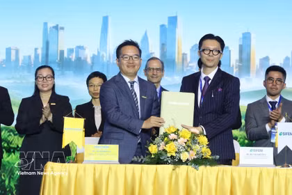 南亚银行与瑞士新兴市场投资基金（SIFEM）战略合作伙伴协议签署仪式。图自越通社