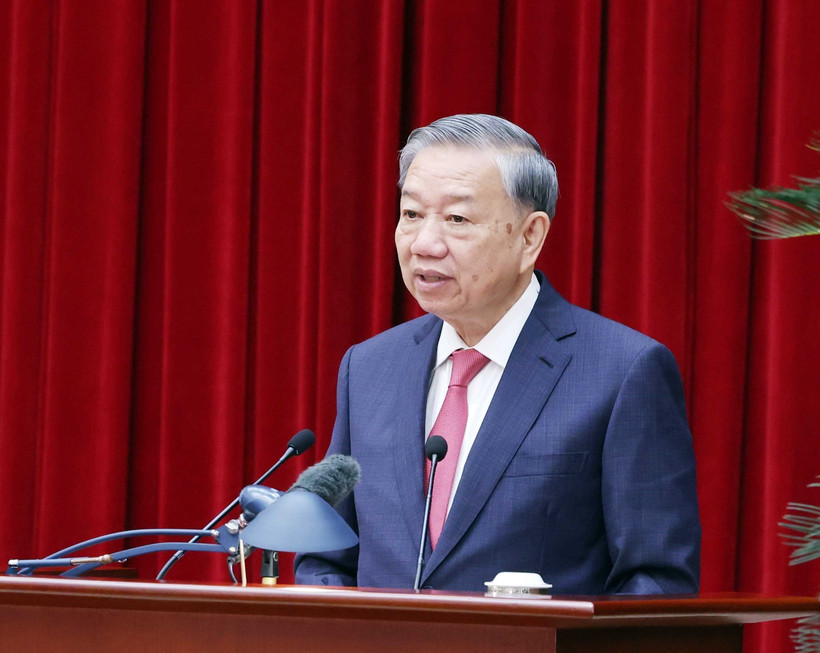 越共中央总书记苏林在越南共产党第十三届中央委员会第十三次全体会议上致闭幕词。图自越通社