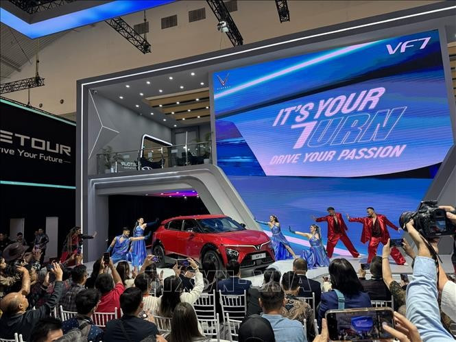 越南VinFast纯电动车型VF7。图自越通社