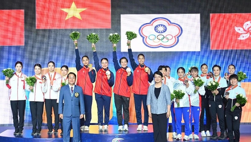 越南空手道队荣获在女子套路比赛金牌。图自互联网