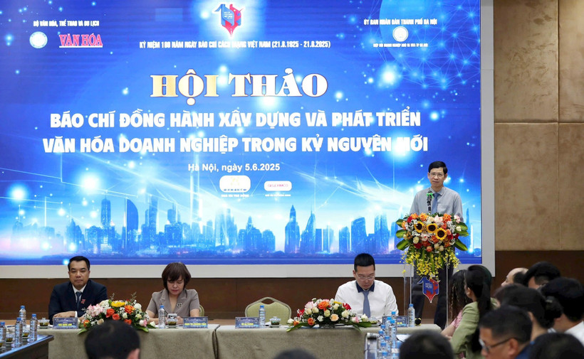 越南文化体育与旅游部副部长胡安峰在研讨会上致开幕词。图自hanoimoi.vn