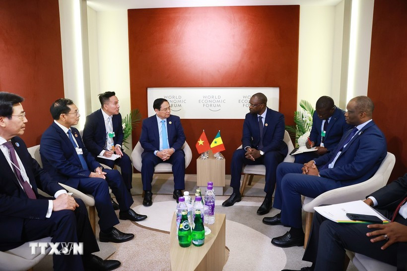 政府总理范明政会见塞内加尔总理 奥斯曼·松科。图自越通社