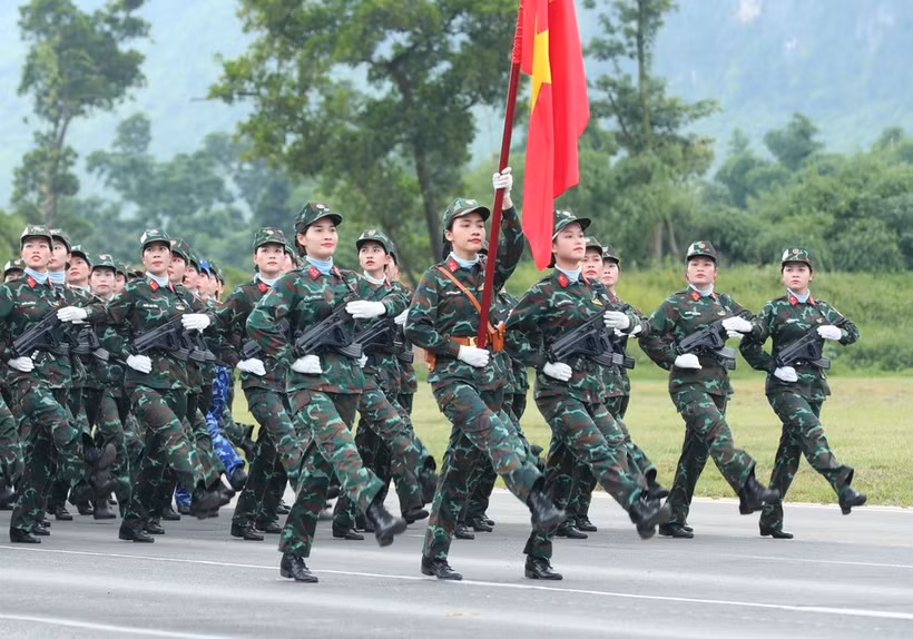 女兵方阵参加合练。图自越通社
