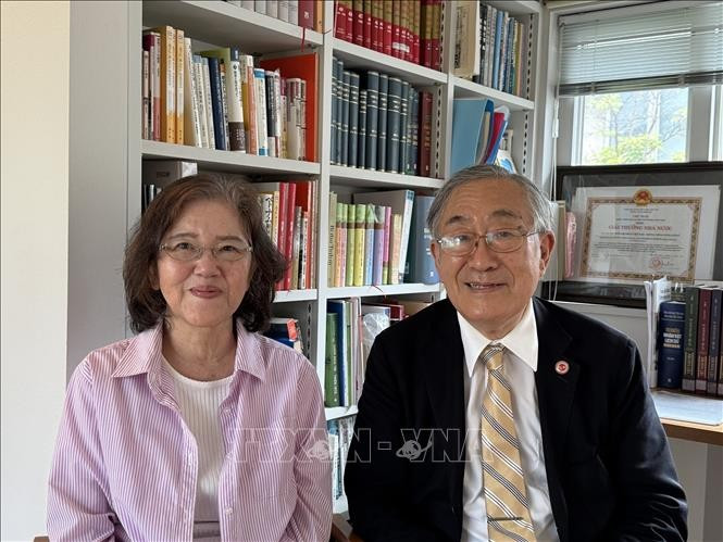 日本著名越南问题研究学者古田元夫夫妻。图自越通社