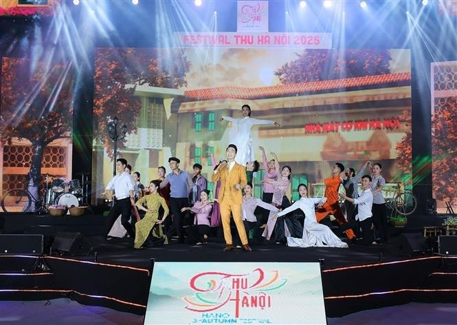 开幕式上的艺术表演节目。图自越通社